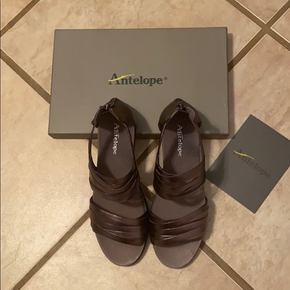🆕NWT Antelope Metallic Sandals🆕 - Picture 2 of 13